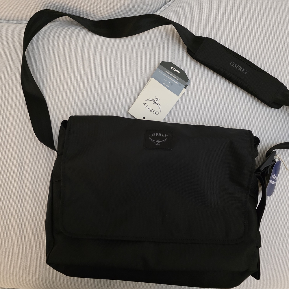 OSPREY Classic Black Messenger Bag